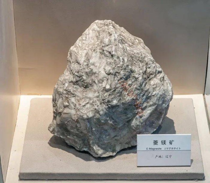 镁砖在工业领域的应用越来越广泛，你知道如何正确选择和使用吗？今天我们就来一起探讨一下。